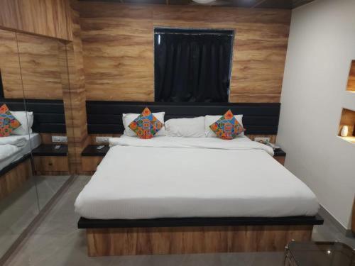 נאווי מומבאי Glitz Hotels Sai Guest House - Nr Inorbit Mall Vashi מראה חיצוני תמונה
