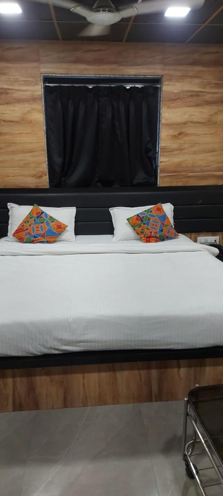 נאווי מומבאי Glitz Hotels Sai Guest House - Nr Inorbit Mall Vashi מראה חיצוני תמונה